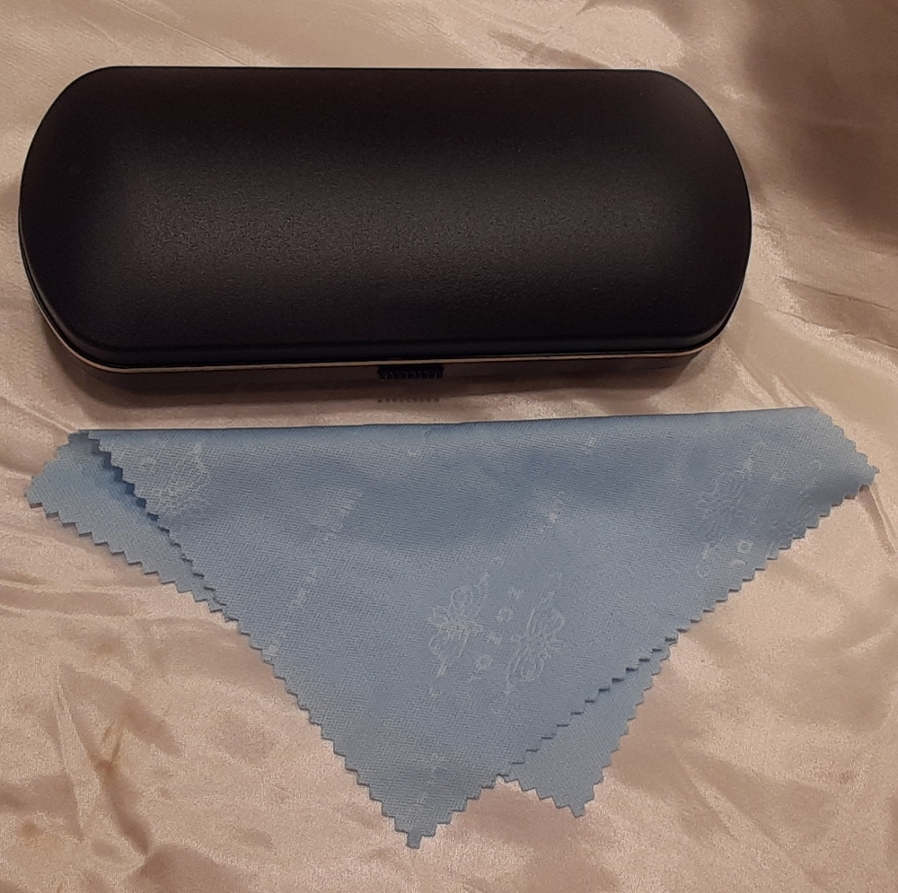 🆕Eyeglass Case with cleaning cloth.
